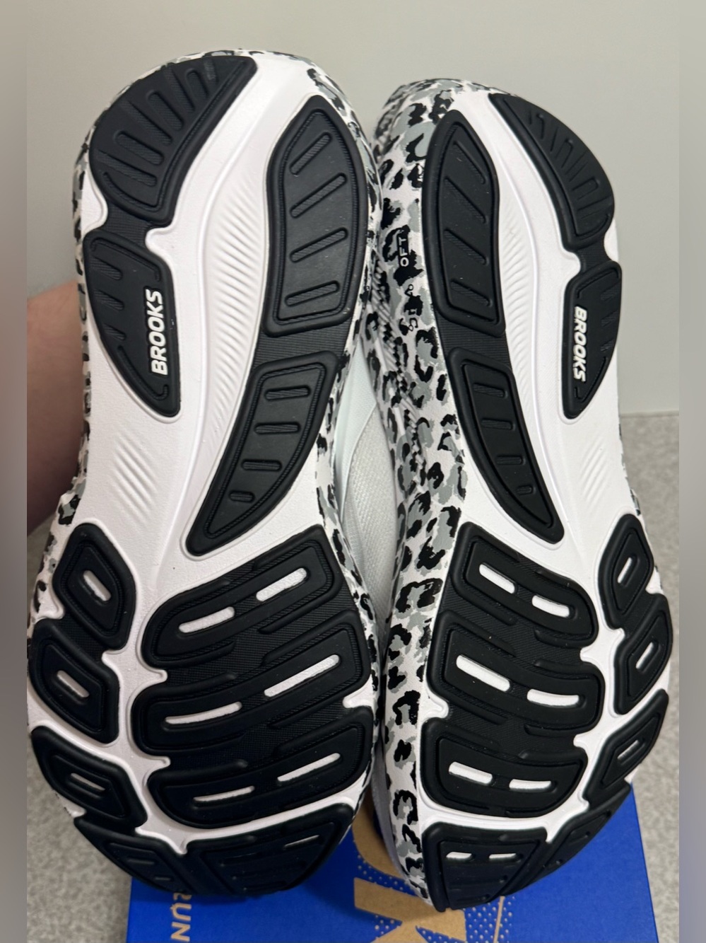 Size 10 - Brooks Revel 9 Black White Gray Leopard Print Women's Sneakers - Picture 8 of 10